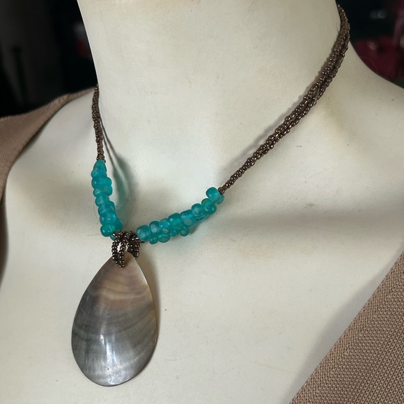 Vintage Seashell Pendant Necklace - Picture 3 of 7
